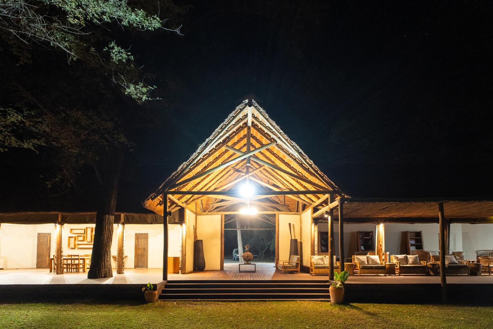 Shakawe River Lodge Ngoại thất bức ảnh