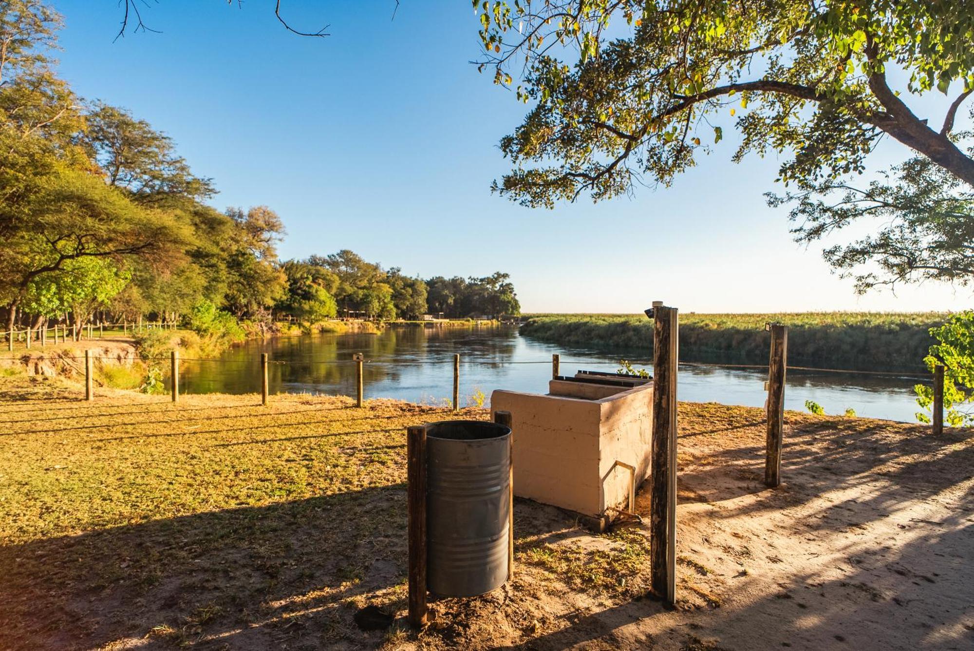 Shakawe River Lodge Ngoại thất bức ảnh