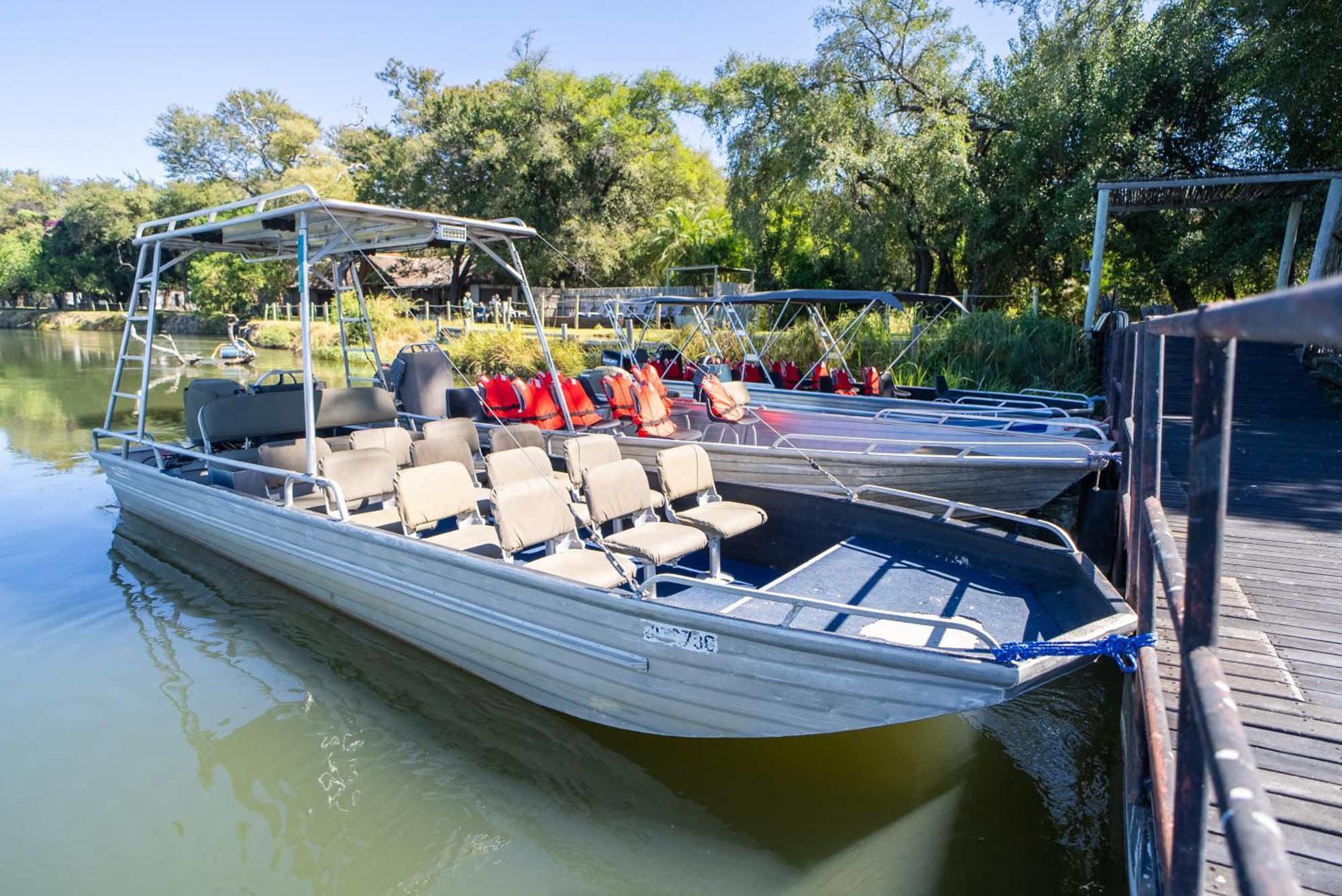 Shakawe River Lodge Ngoại thất bức ảnh