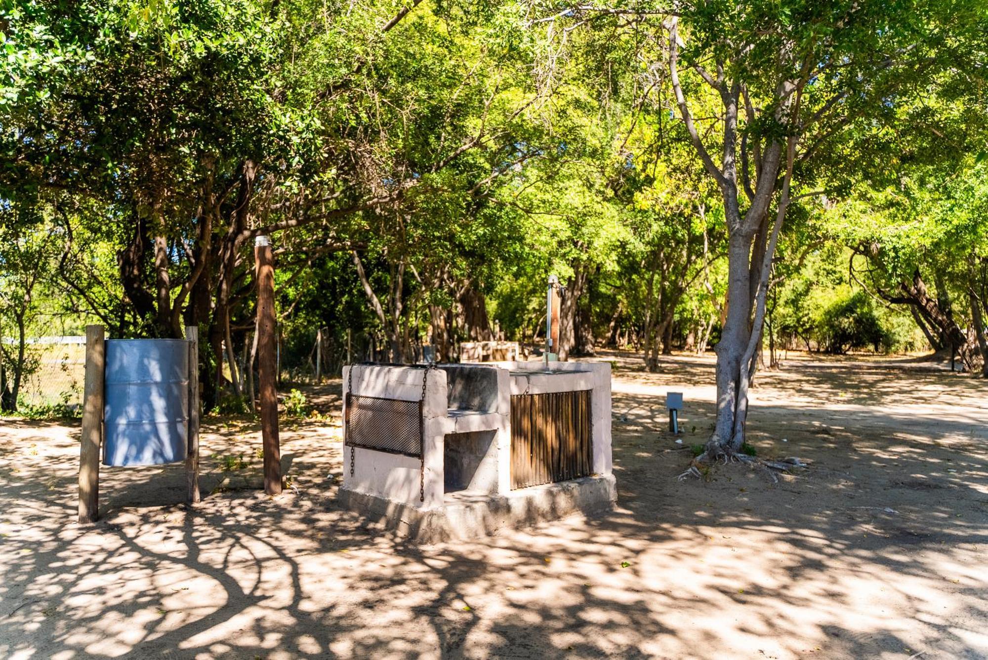 Shakawe River Lodge Ngoại thất bức ảnh