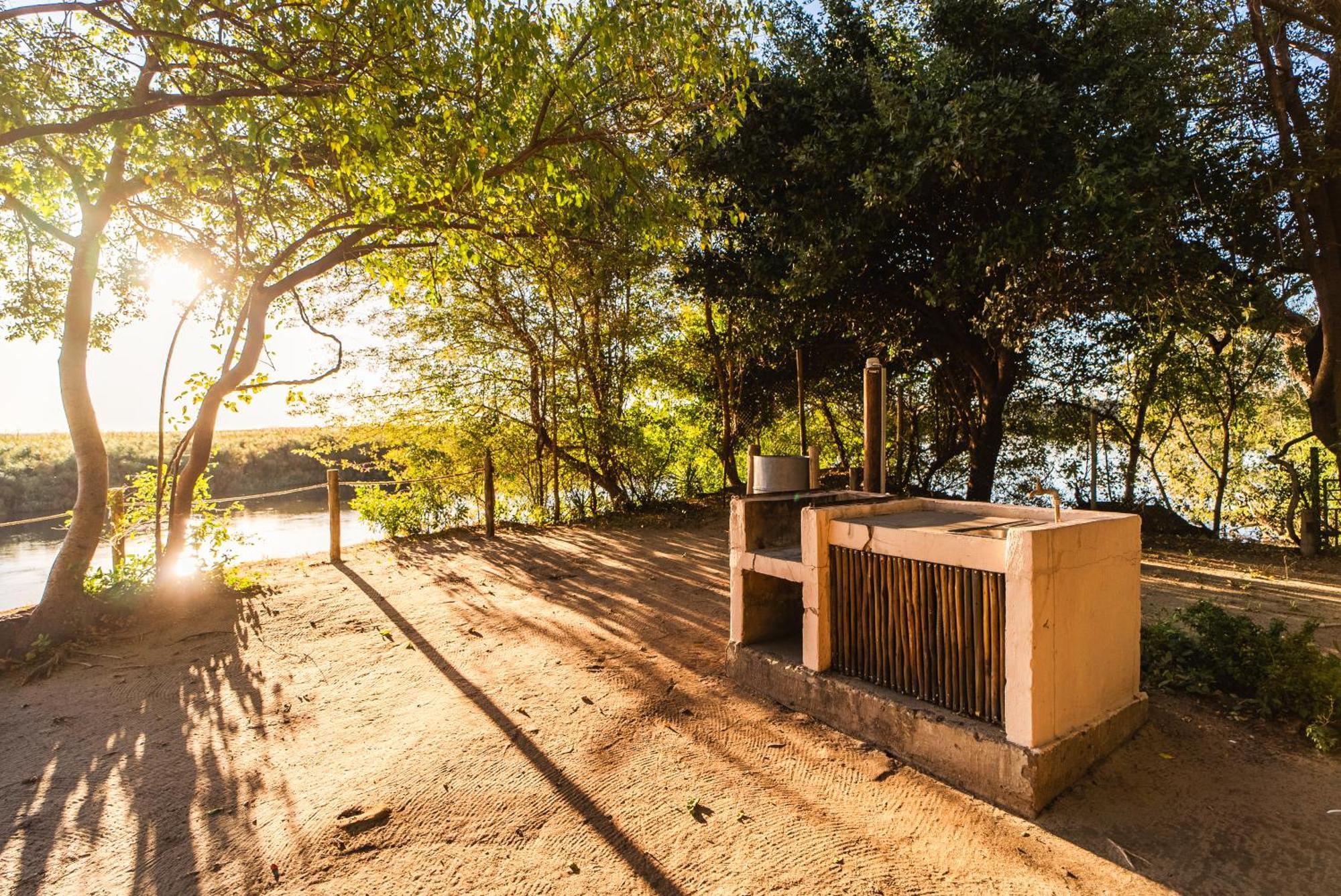 Shakawe River Lodge Ngoại thất bức ảnh